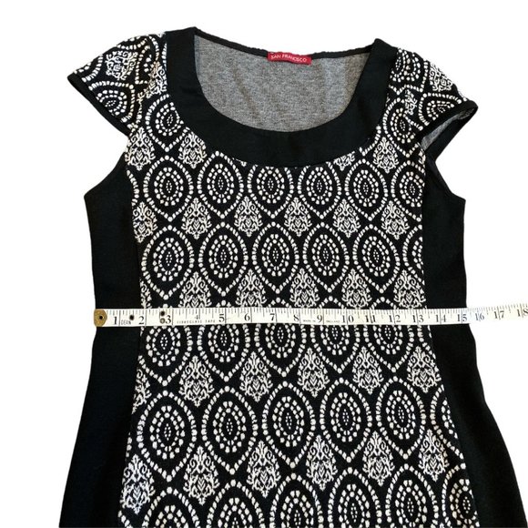 SAN FRANCISCO Knit Dress Sz M Black & White Flattering - Picture 8 of 12